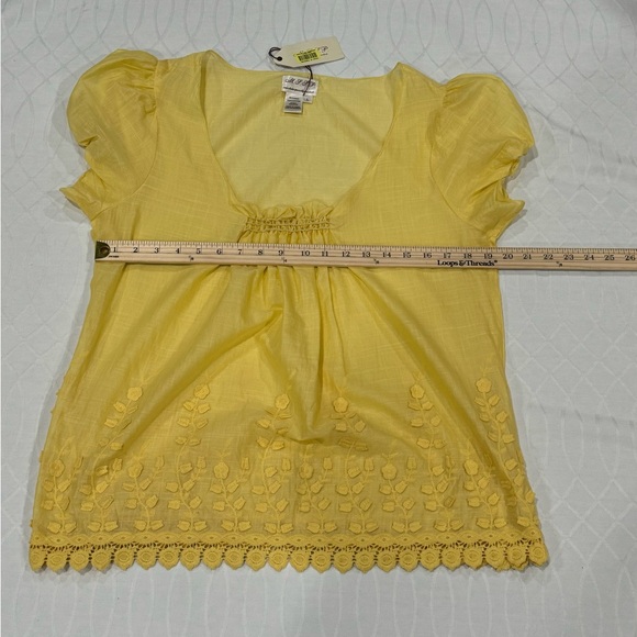 Women’s NWT MSSP Lightweight Yellow Top With Flower Detail On Bottom Size Large - Picture 6 of 9